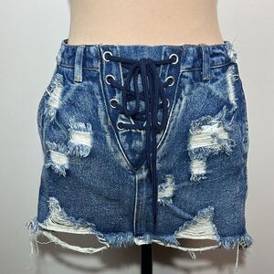 NWT Signature 8 distressed denim Jean mini skirt size XS. 100% cotton
